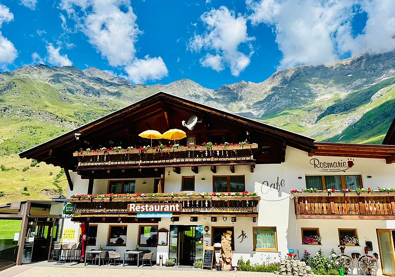 Your holiday of relaxation and indulgence in Pfelders Your holiday of relaxation and indulgence in Pfelders